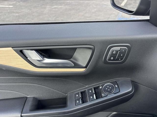 2022 Ford Escape Titanium AWD