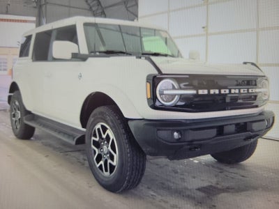 2025 Ford Bronco Outer Banks 4WD