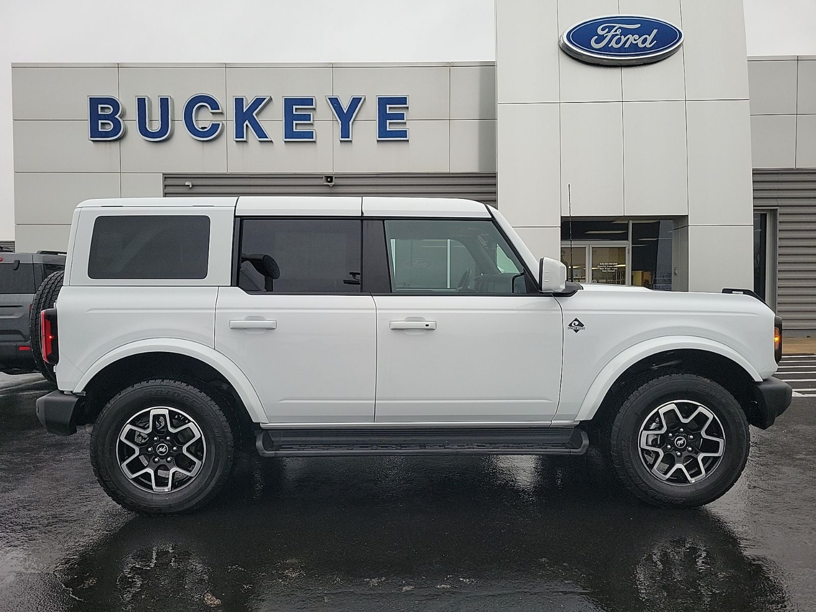 2025 Ford Bronco Outer Banks 4WD