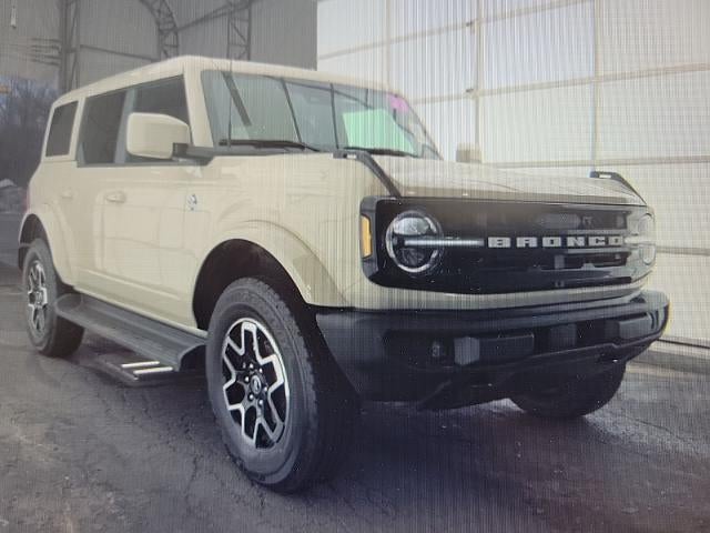2025 Ford Bronco Outer Banks 4WD