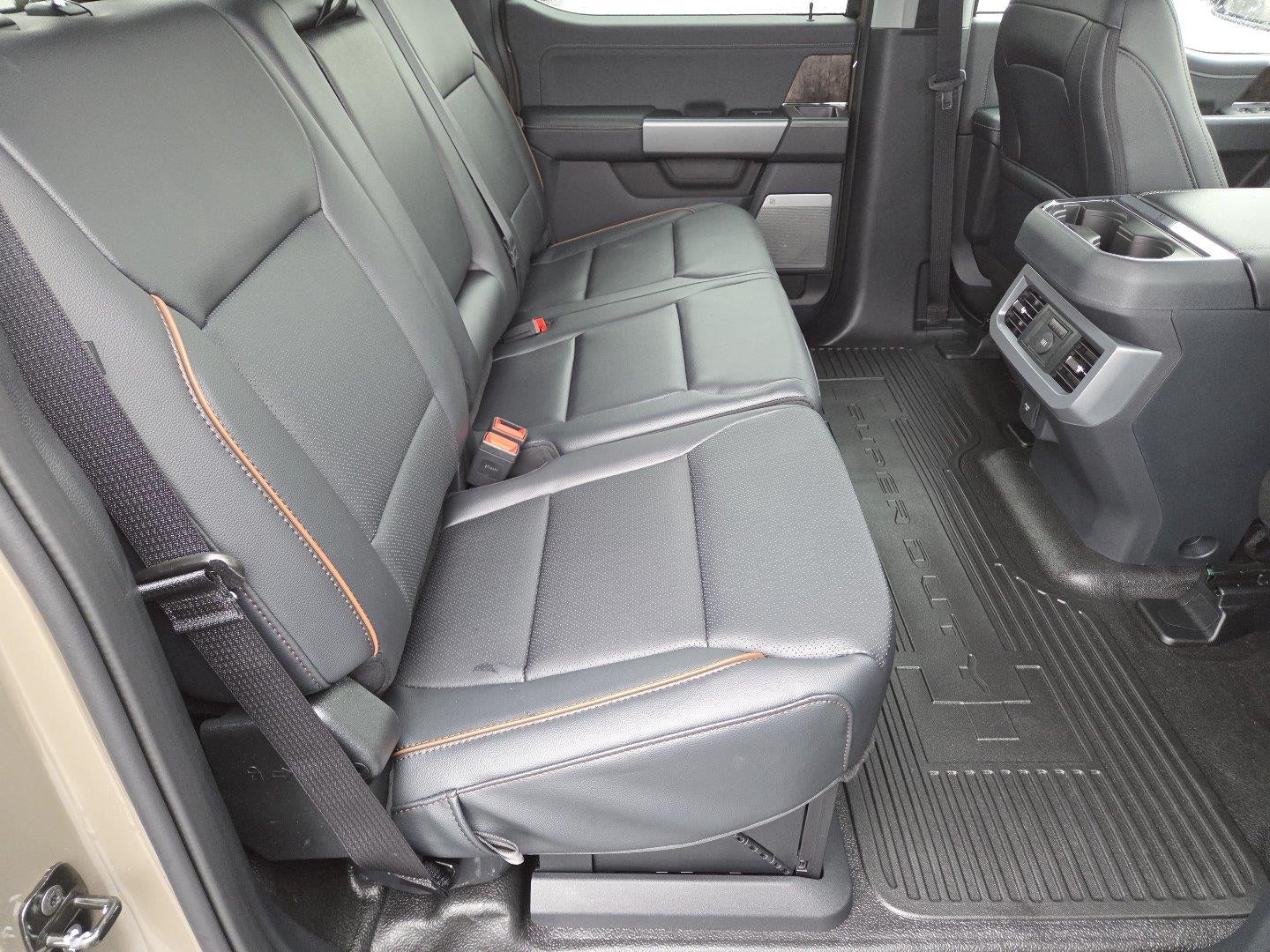 2027 Ford Super Duty F-350 Lariat