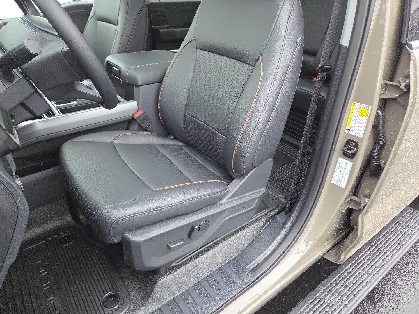 2027 Ford Super Duty F-350 Lariat