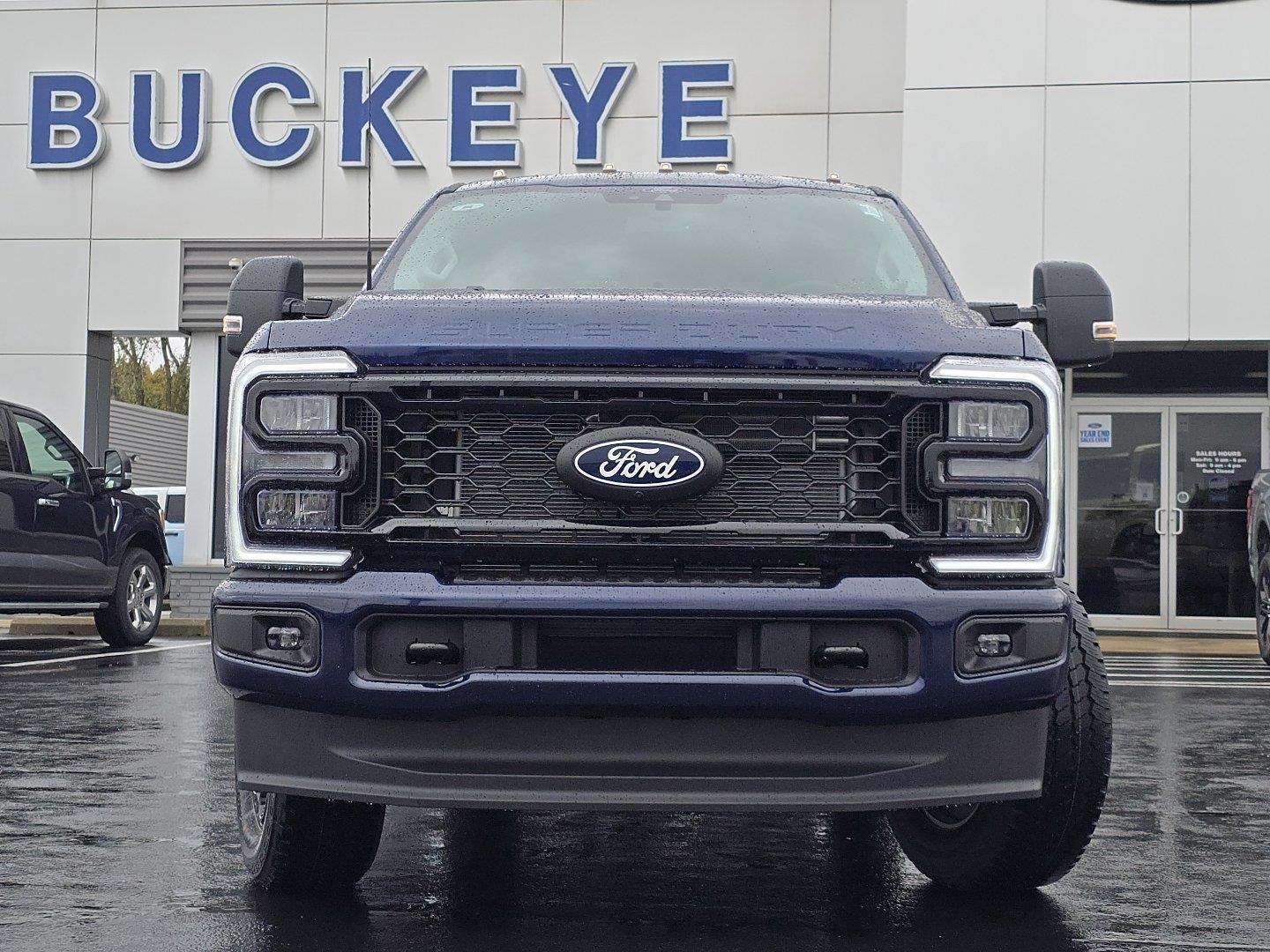2027 Ford Super Duty F-350 XLT