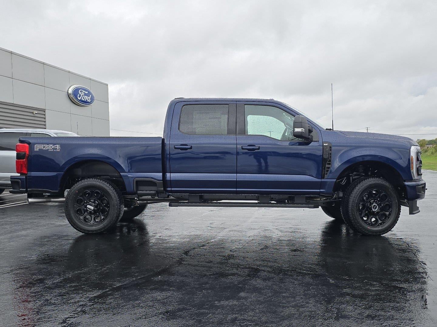 2027 Ford Super Duty F-350 XLT