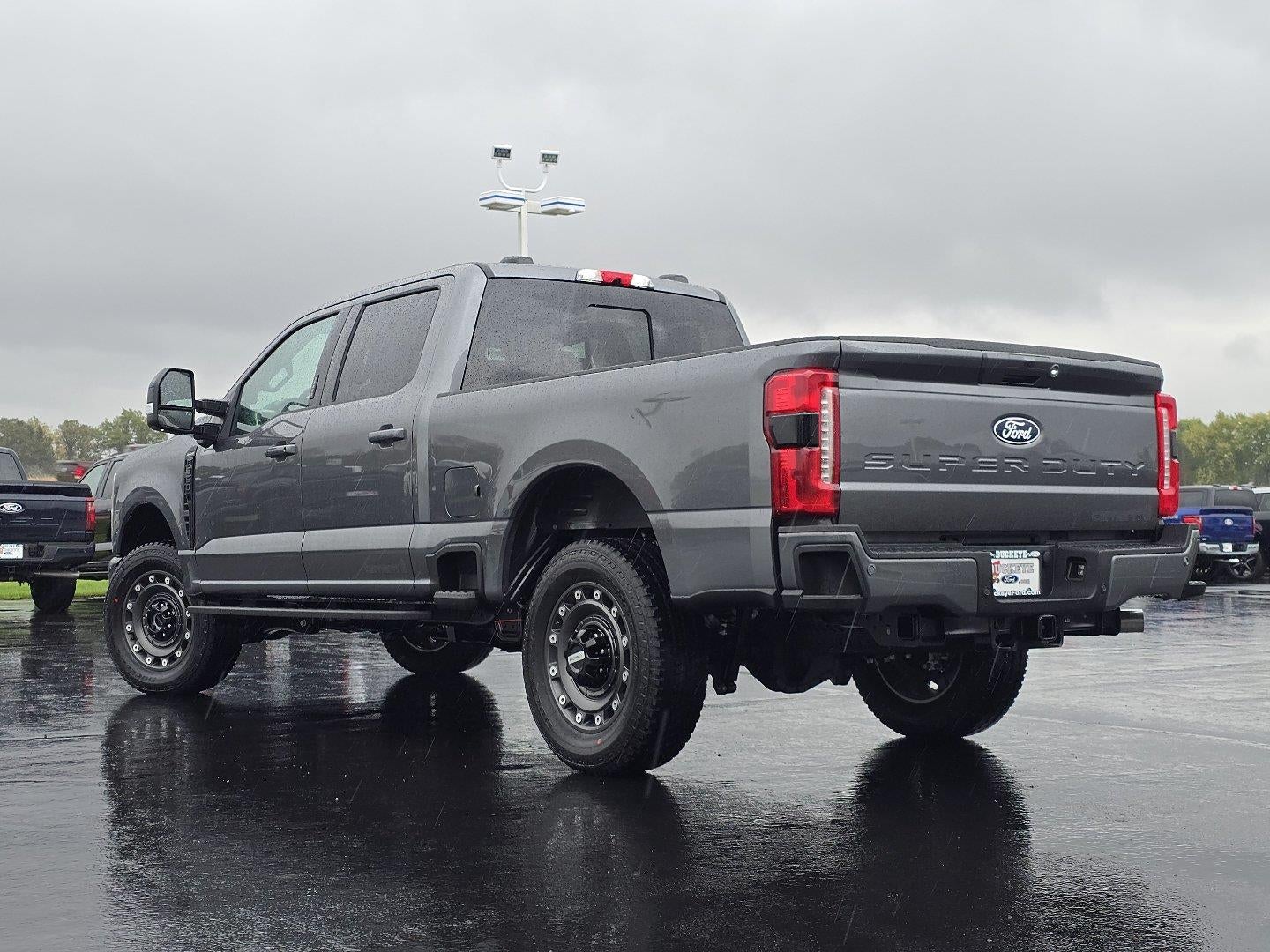 2027 Ford Super Duty F-350 XLT
