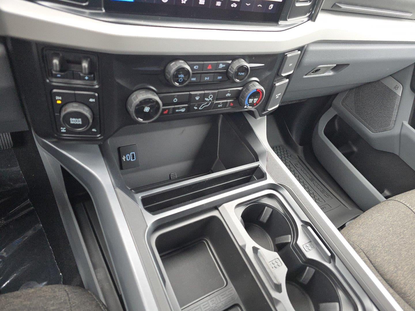 2027 Ford Super Duty F-350 XLT