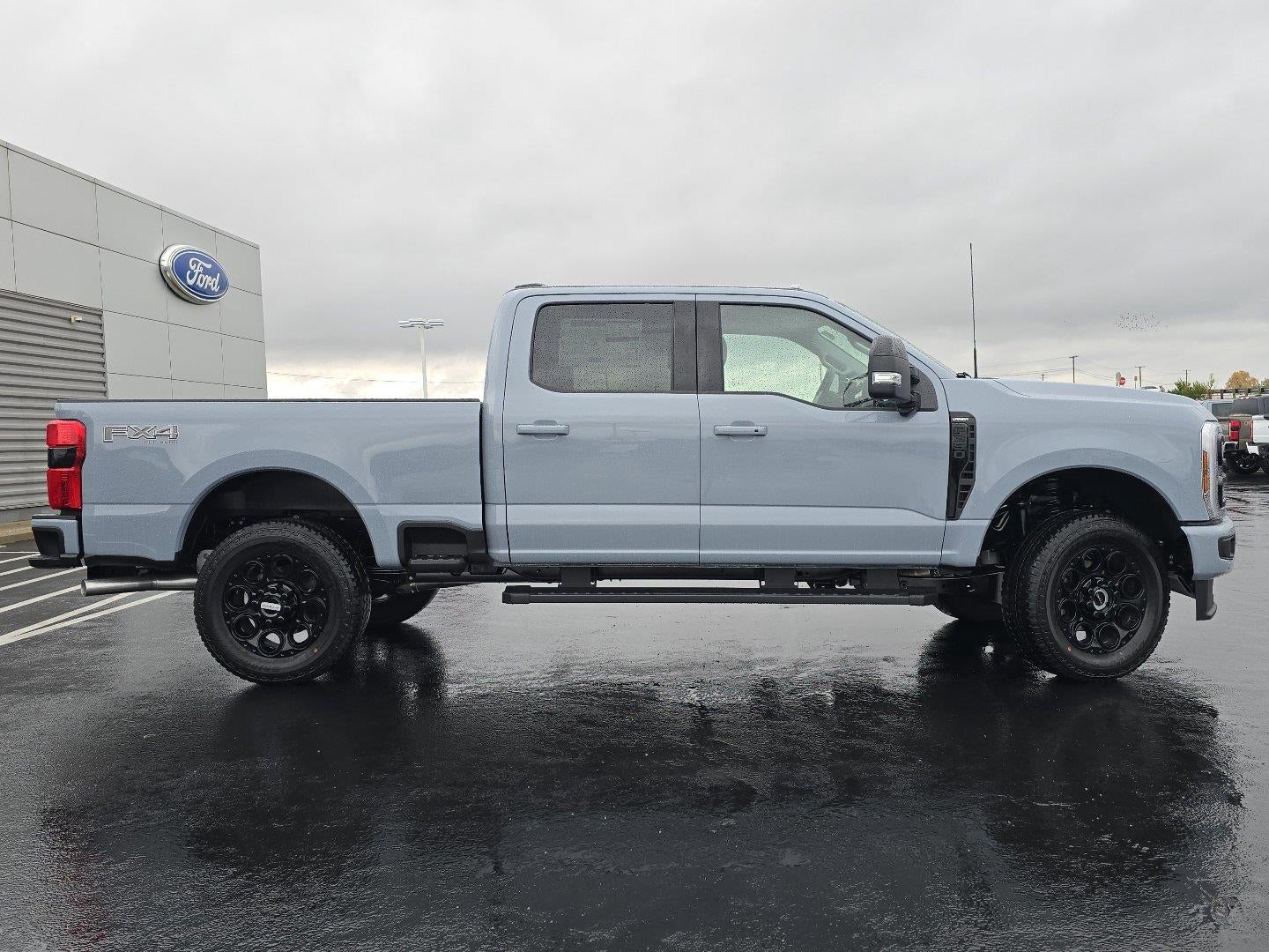 2027 Ford Super Duty F-350 Lariat