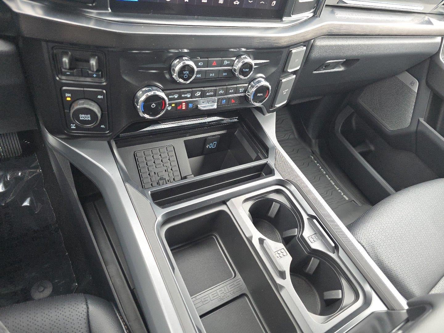 2027 Ford Super Duty F-350 Lariat