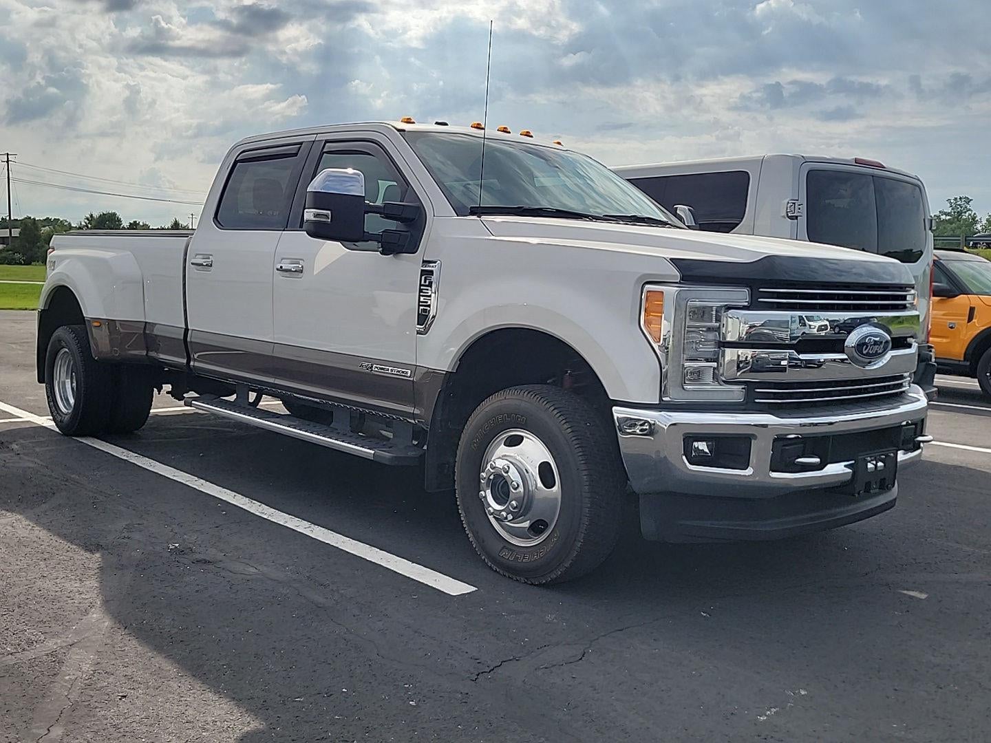 2017 Ford Super Duty F-350 DRW Lariat