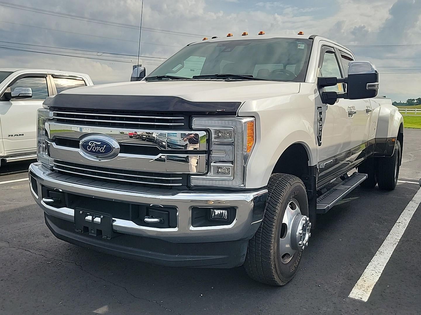 2017 Ford Super Duty F-350 DRW Lariat