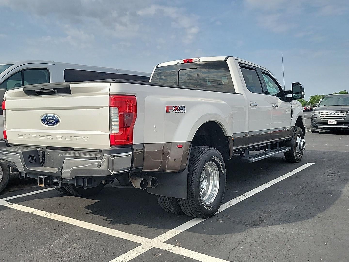 2017 Ford Super Duty F-350 DRW Lariat
