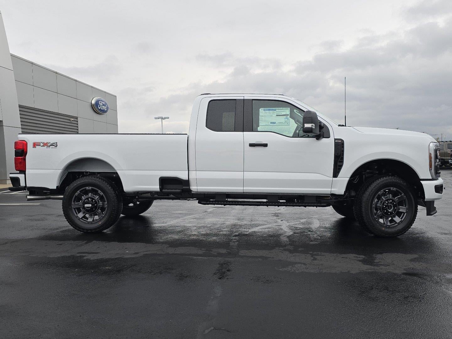 2027 Ford Super Duty F-350 SRW XL