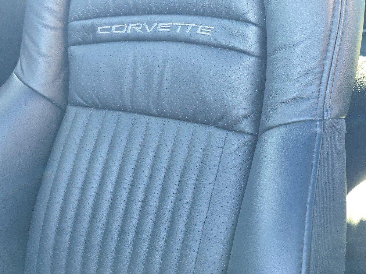 2004 Chevrolet Corvette Base